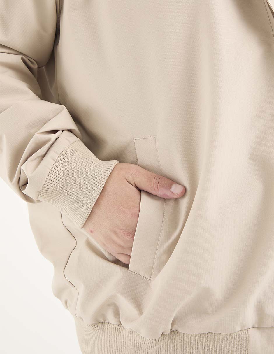 Chamarra bomber con bolsillos para hombrre 4
