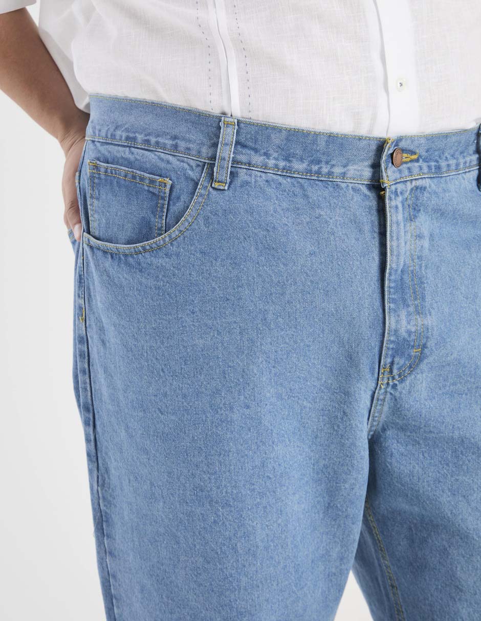 Jeans straight lavado claro para hombre 4